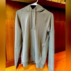 Men’s Lululemon smooth spacer classic pullover. Size medium.